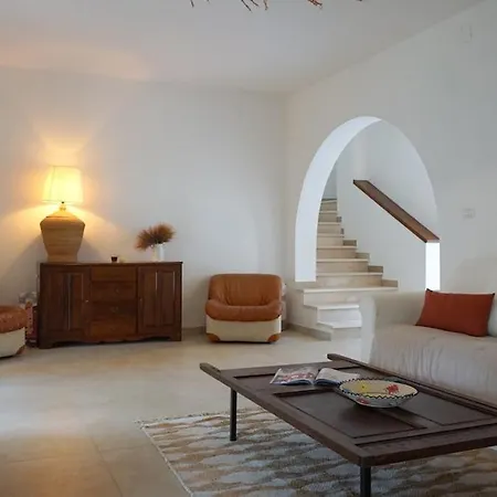 Maris Villa *
